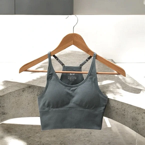 NWT Women’s Green Racerback Sports Bra with Adjustable Straps! Small - Picture 4 of 5